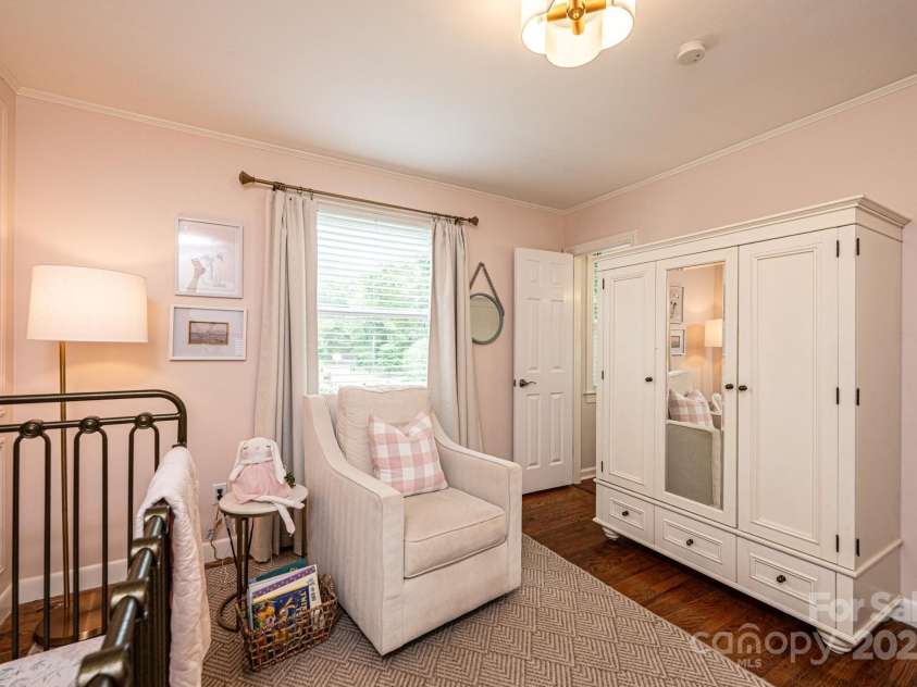 1571 10th Street Place, Hickory, NC 28601.  MLS# CAR4260734, YatesRealty ID 15967. 