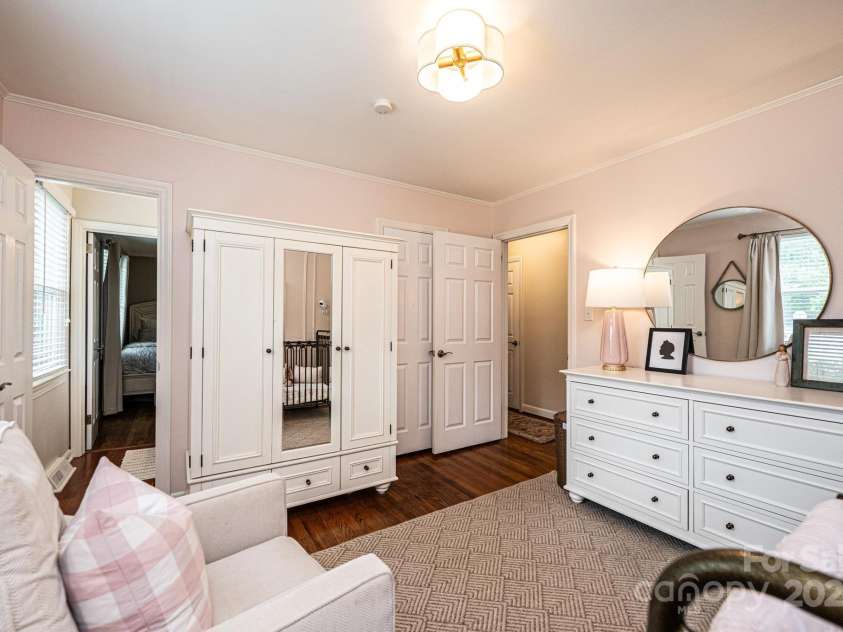 1571 10th Street Place, Hickory, NC 28601.  MLS# CAR4260734, YatesRealty ID 15967. 