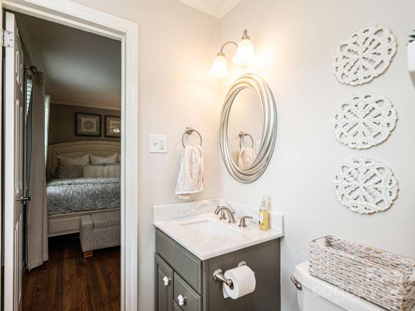 1571 10th Street Place, Hickory, NC 28601.  MLS# CAR4260734, YatesRealty ID 15967. 