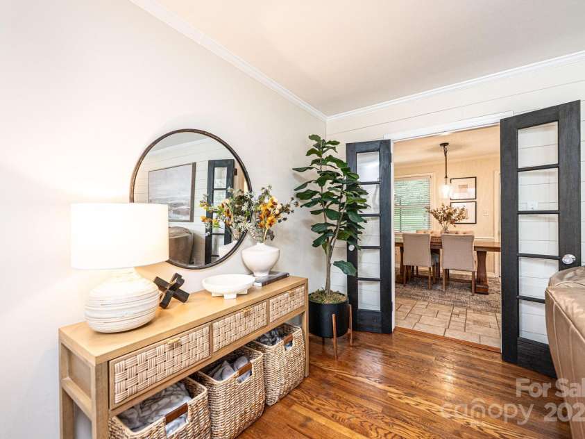 1571 10th Street Place, Hickory, NC 28601.  MLS# CAR4260734, YatesRealty ID 15967. 