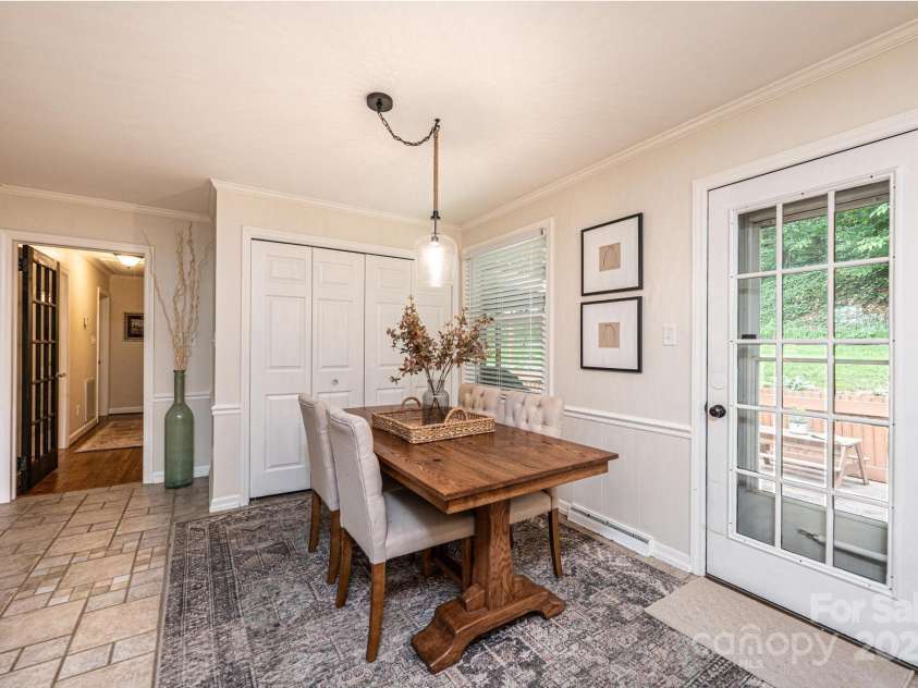 1571 10th Street Place, Hickory, NC 28601.  MLS# CAR4260734, YatesRealty ID 15967. 