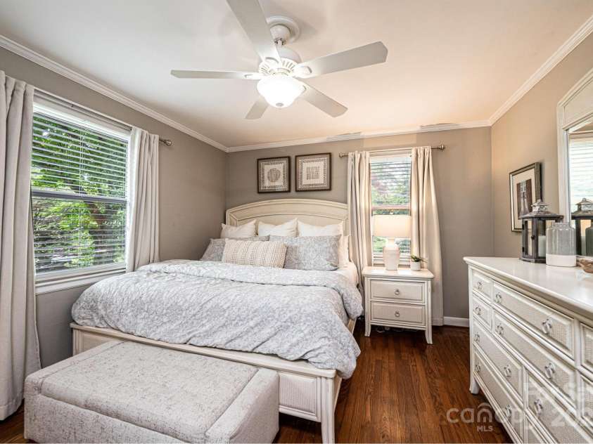 1571 10th Street Place, Hickory, NC 28601.  MLS# CAR4260734, YatesRealty ID 15967. 