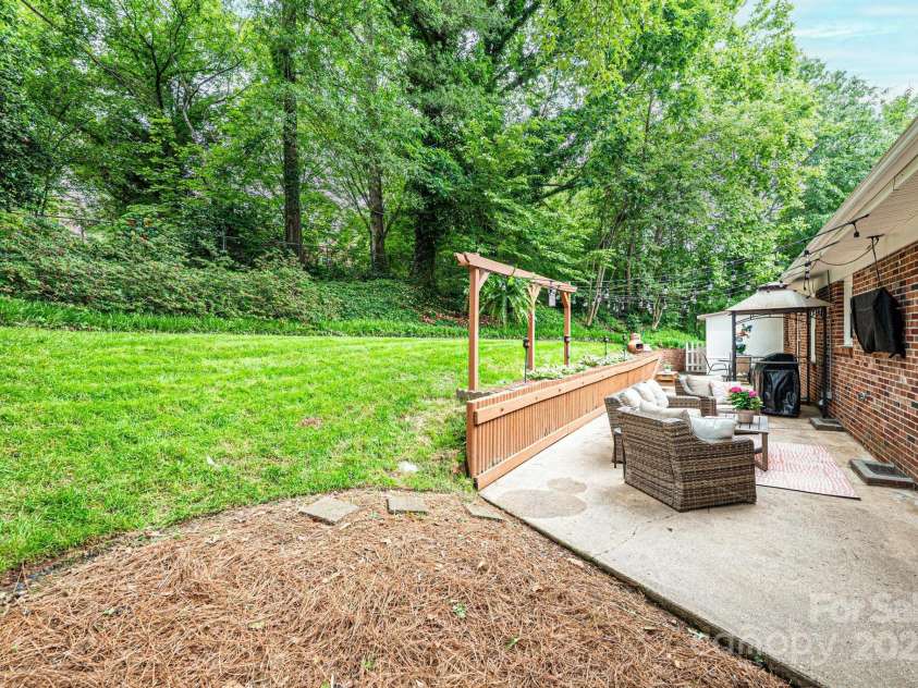 1571 10th Street Place, Hickory, NC 28601.  MLS# CAR4260734, YatesRealty ID 15967. 