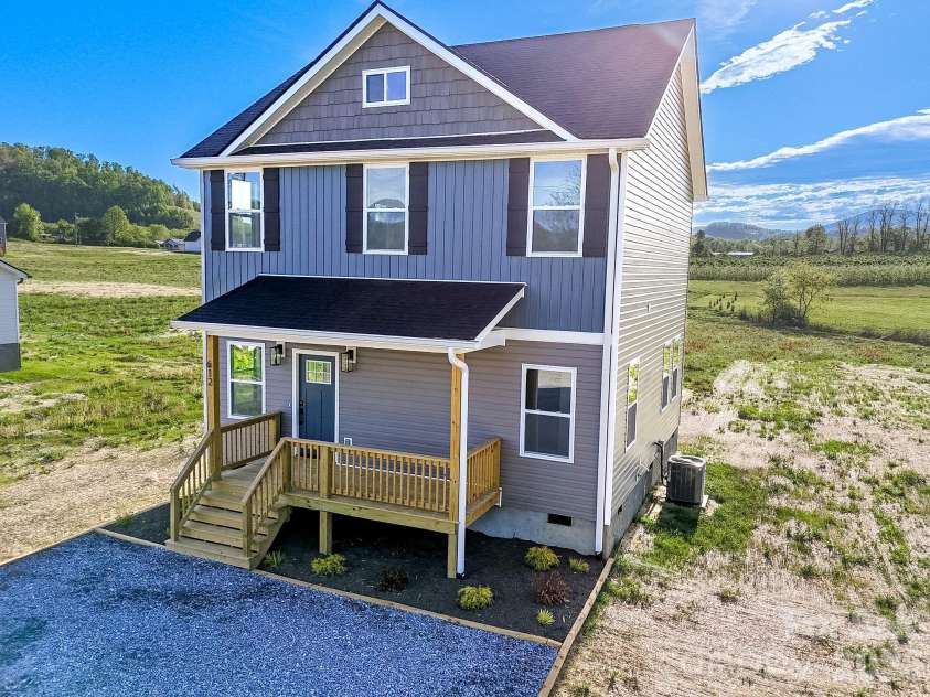 612 Beehive Road, Hendersonville, NC 28792.  MLS# CAR4341739, YatesRealty ID 15967. 