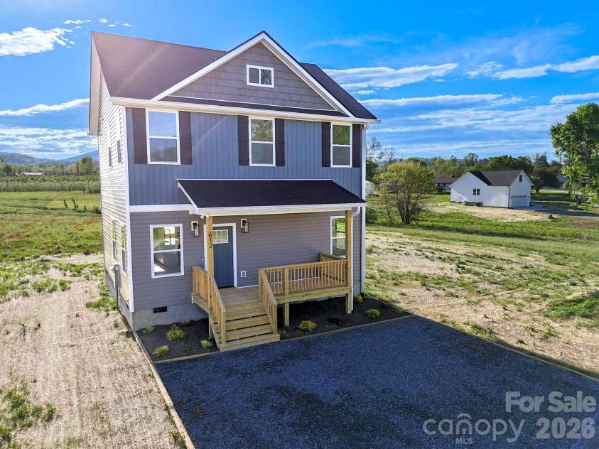 612 Beehive Road, Hendersonville, NC 28792.  MLS# CAR4341739, YatesRealty ID 15967. 