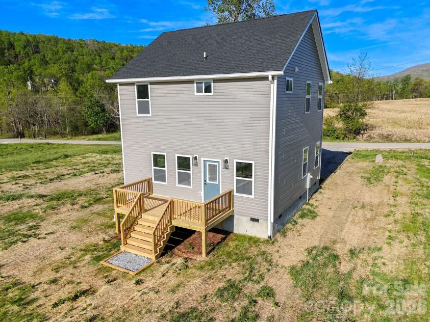612 Beehive Road, Hendersonville, NC 28792.  MLS# CAR4341739, YatesRealty ID 15967. 