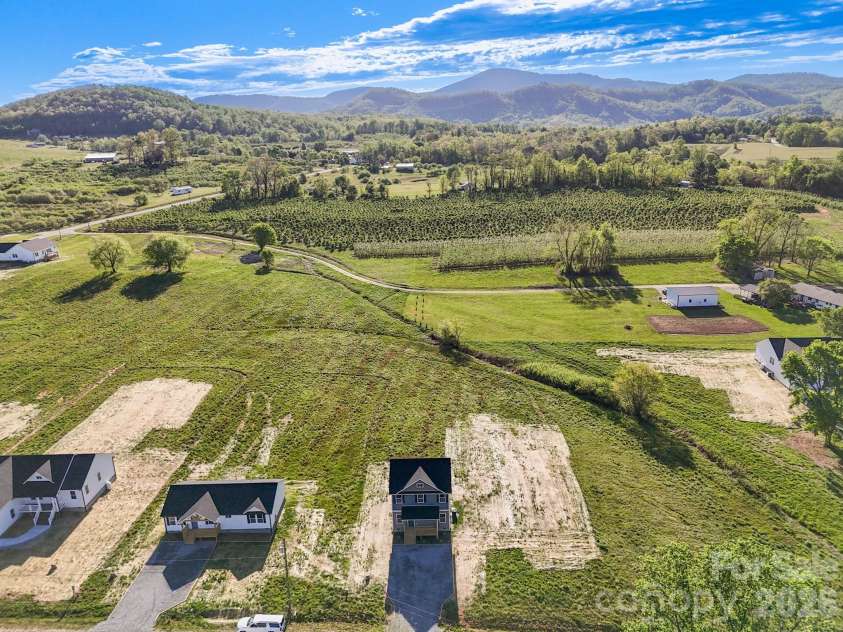 612 Beehive Road, Hendersonville, NC 28792.  MLS# CAR4341739, YatesRealty ID 15967. 