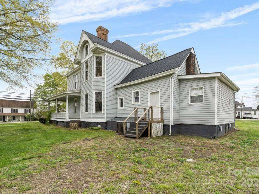101 Main Street, Cleveland, NC 27013.  MLS# CAR4240992, YatesRealty ID 15968. 