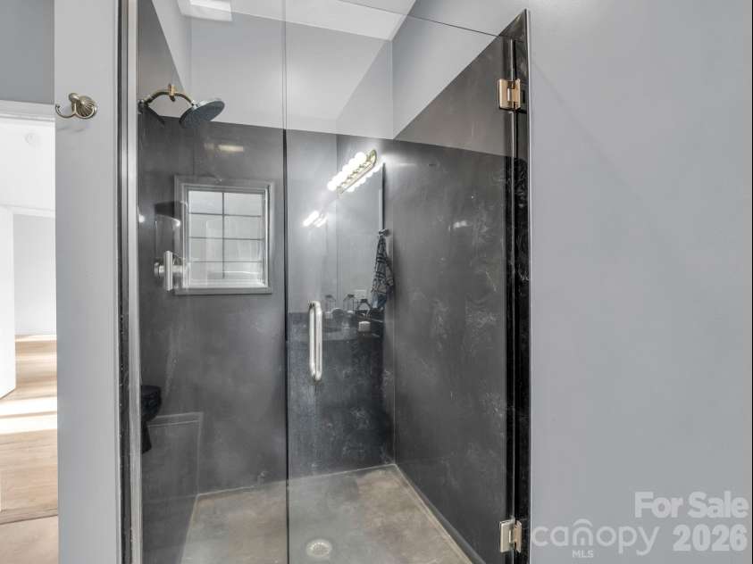 5 Hearthstone Lane, Flat Rock, NC 28731.  MLS# CAR4358961, YatesRealty ID 15969. 2nd Primary Bathroom