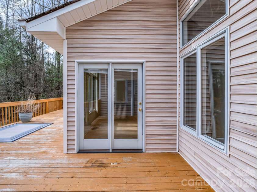 5 Hearthstone Lane, Flat Rock, NC 28731.  MLS# CAR4358961, YatesRealty ID 15969. 