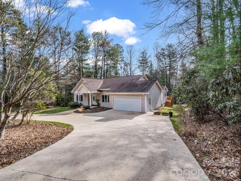 5 Hearthstone Lane, Flat Rock, NC 28731.  MLS# CAR4358961, YatesRealty ID 15969. 