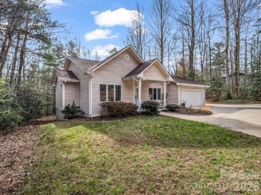 5 Hearthstone Lane, Flat Rock, NC 28731.  MLS# CAR4358961, YatesRealty ID 15969. 