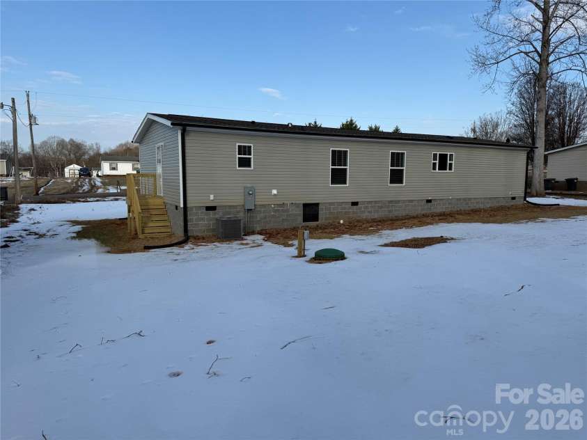 124 Titanium Drive, Statesville, NC 28625.  MLS# CAR4344096, YatesRealty ID 1597. 