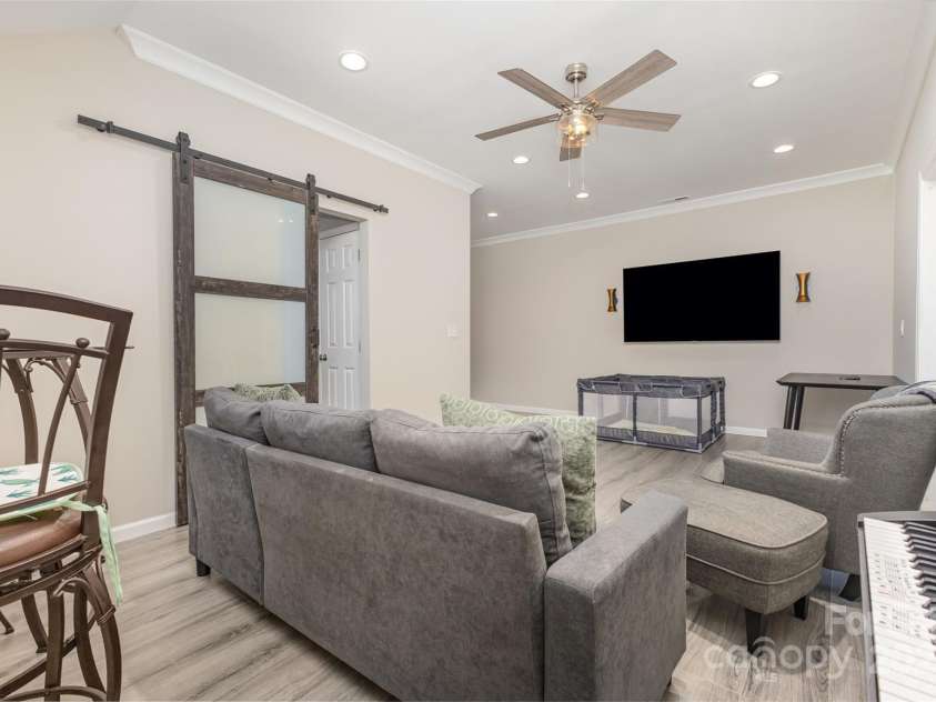 19004 Dry Narrows Way, Charlotte, NC 28278.  MLS# CAR4326256, YatesRealty ID 1597. 