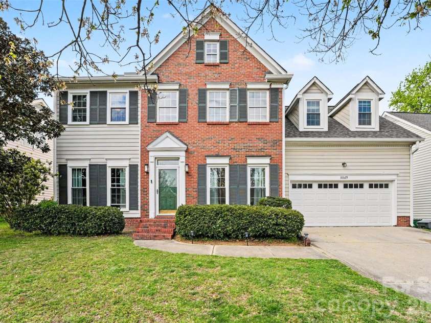 10529 Old Bridge Lane, Charlotte, NC 28269.  MLS# CAR4359597, YatesRealty ID 15970. 