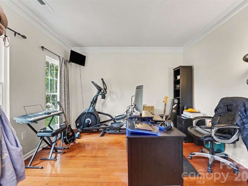 10529 Old Bridge Lane, Charlotte, NC 28269.  MLS# CAR4359597, YatesRealty ID 15970. 