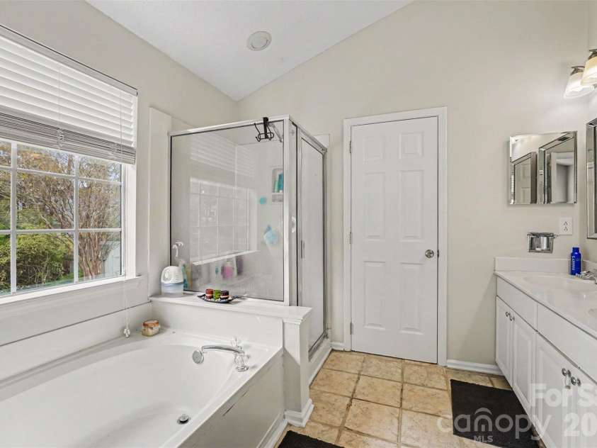 10529 Old Bridge Lane, Charlotte, NC 28269.  MLS# CAR4359597, YatesRealty ID 15970. 