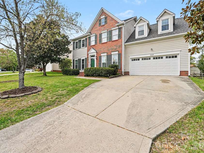 10529 Old Bridge Lane, Charlotte, NC 28269.  MLS# CAR4359597, YatesRealty ID 15970. 