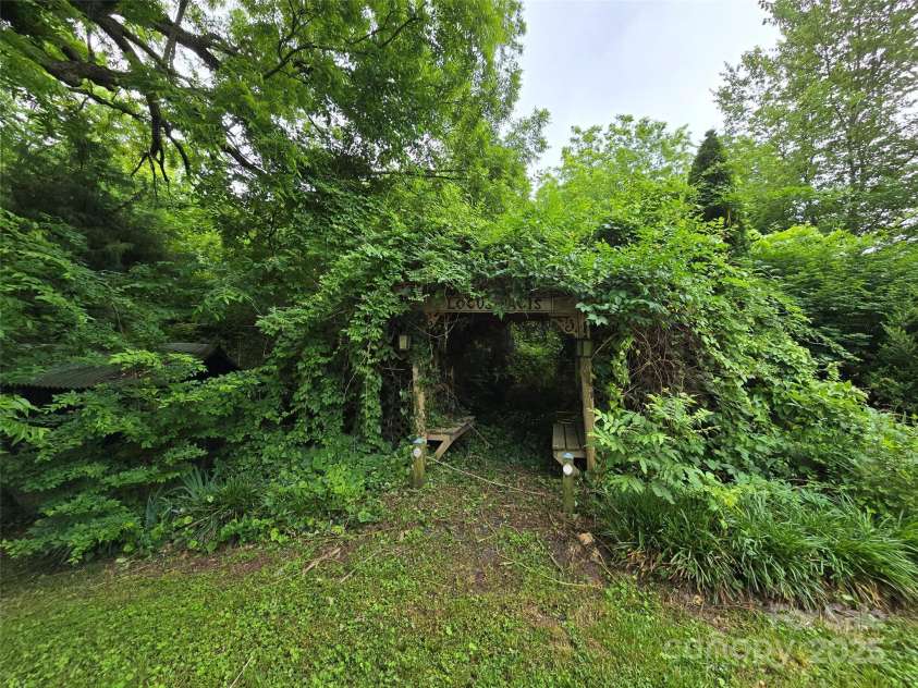 804 Dennis Street, Troy, NC 27371.  MLS# CAR4263970, YatesRealty ID 15970. 