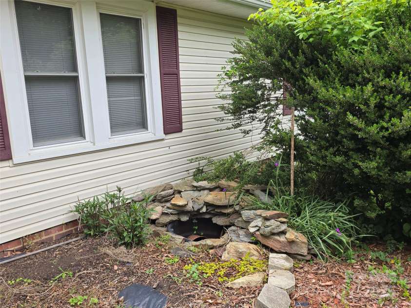 804 Dennis Street, Troy, NC 27371.  MLS# CAR4263970, YatesRealty ID 15970. 