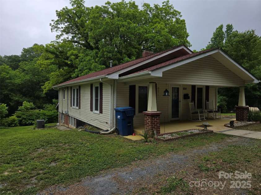 804 Dennis Street, Troy, NC 27371.  MLS# CAR4263970, YatesRealty ID 15970. 