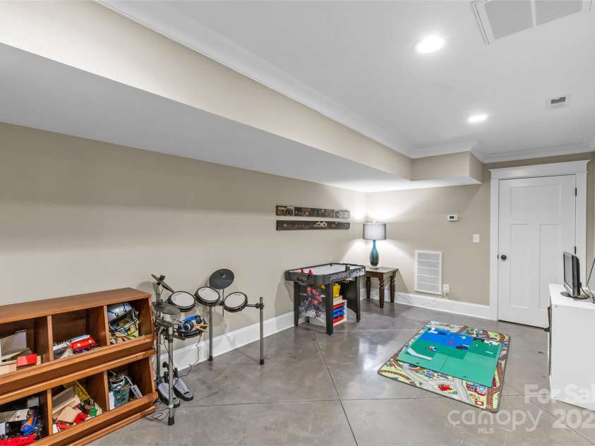 2414 Bay Street, Charlotte, NC 28205.  MLS# CAR4302831, YatesRealty ID 15971. 