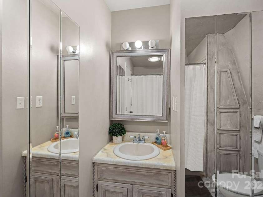 7977 Lucky Creek Lane, Denver, NC 28037.  MLS# CAR4220264, YatesRealty ID 15973. Down Stairs - Bath