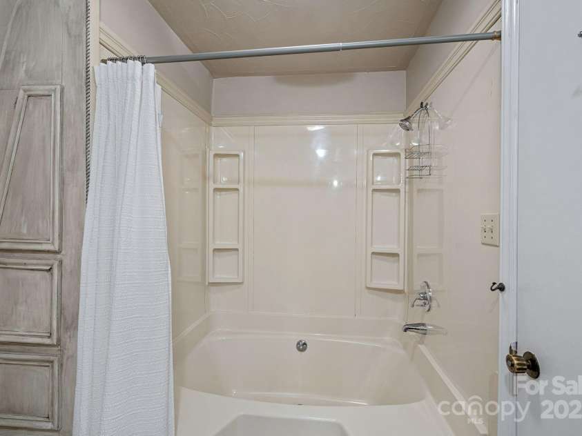 7977 Lucky Creek Lane, Denver, NC 28037.  MLS# CAR4220264, YatesRealty ID 15973. Down Stairs - Bath