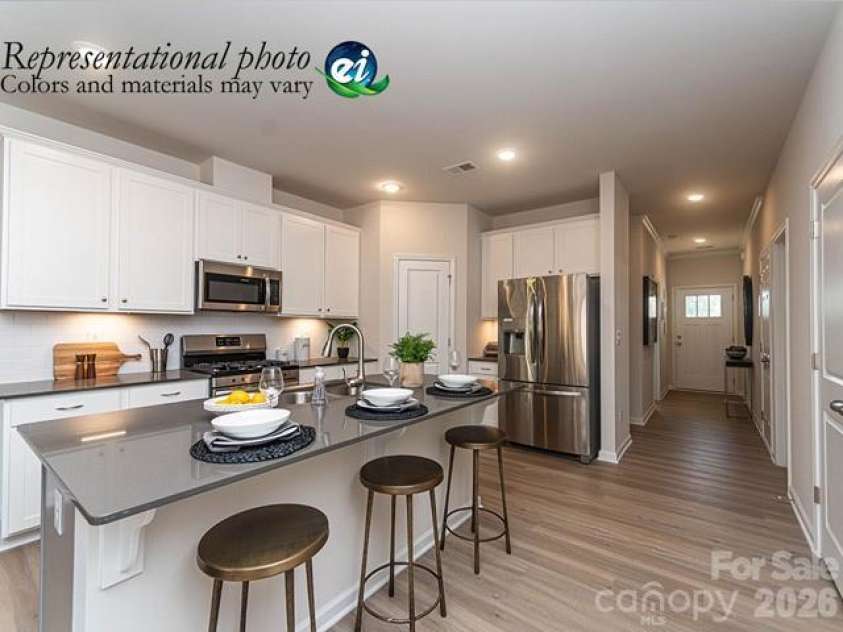 8128 McGarry Trail, Charlotte, NC 28214.  MLS# CAR4360831, YatesRealty ID 15974. 