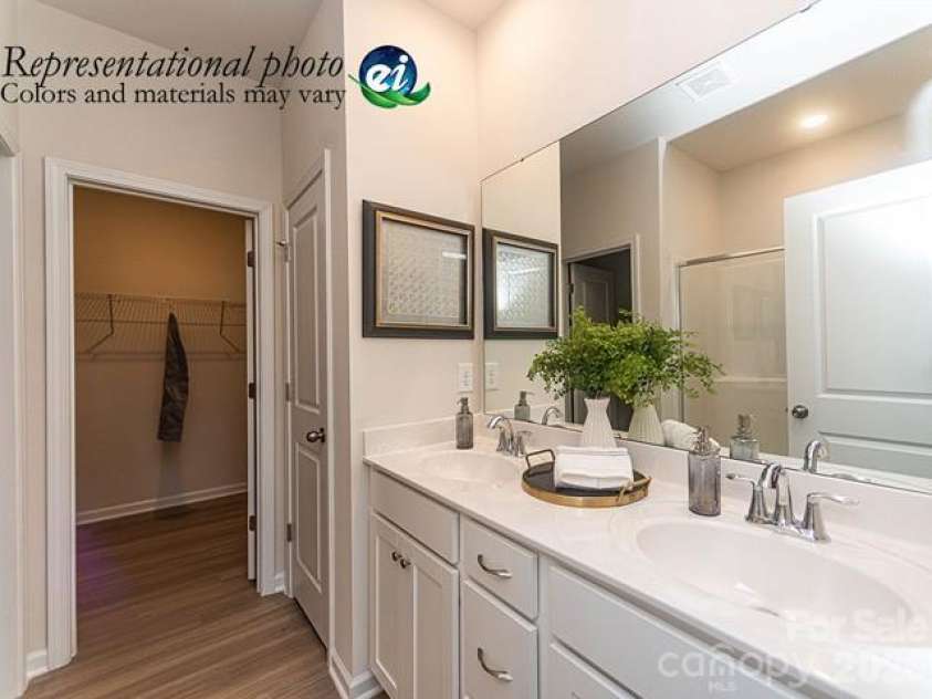 8128 McGarry Trail, Charlotte, NC 28214.  MLS# CAR4360831, YatesRealty ID 15974. 