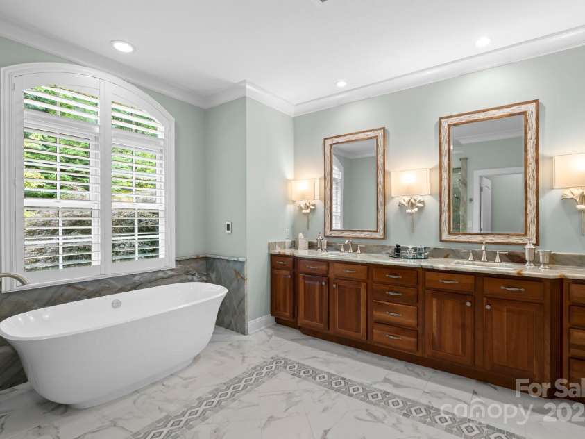 206 Stone Valley Way, Hendersonville, NC 28792.  MLS# CAR4251980, YatesRealty ID 15975. 