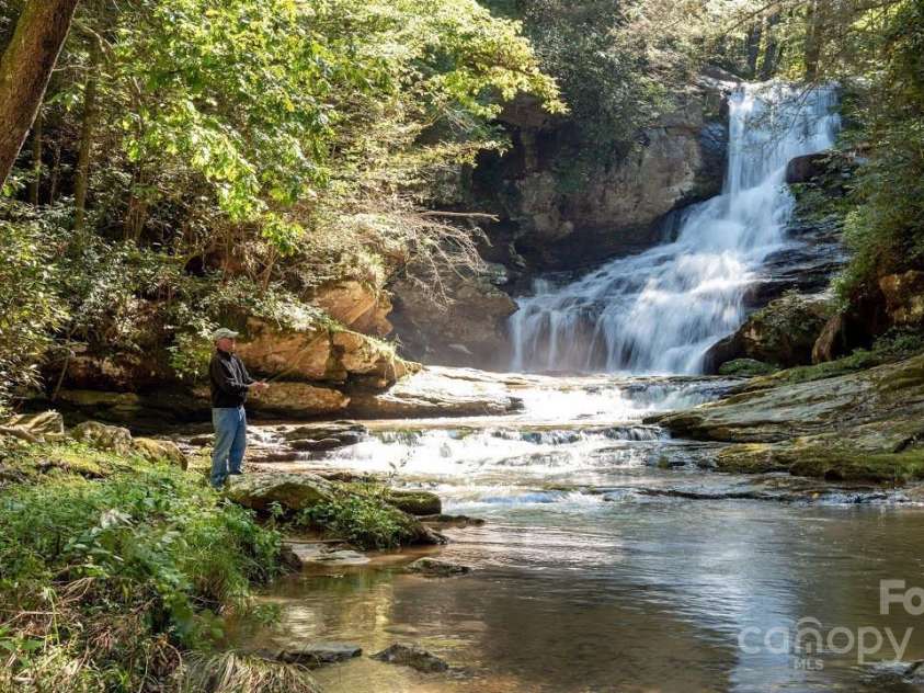 206 Stone Valley Way, Hendersonville, NC 28792.  MLS# CAR4251980, YatesRealty ID 15975. 