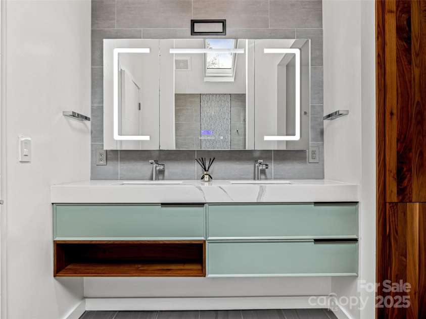 30 Summer Street, Asheville, NC 28804.  MLS# CAR4244619, YatesRealty ID 15976. 5 STAR Finishes throughout