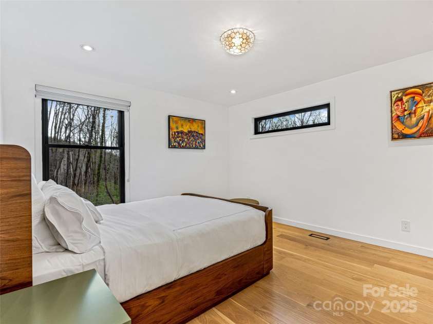 30 Summer Street, Asheville, NC 28804.  MLS# CAR4244619, YatesRealty ID 15976. Main level spacious Bdrm with Walk In Closet