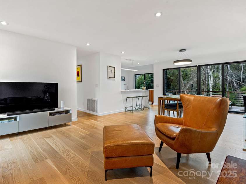 30 Summer Street, Asheville, NC 28804.  MLS# CAR4244619, YatesRealty ID 15976. Perfect Spaces for Entertaining