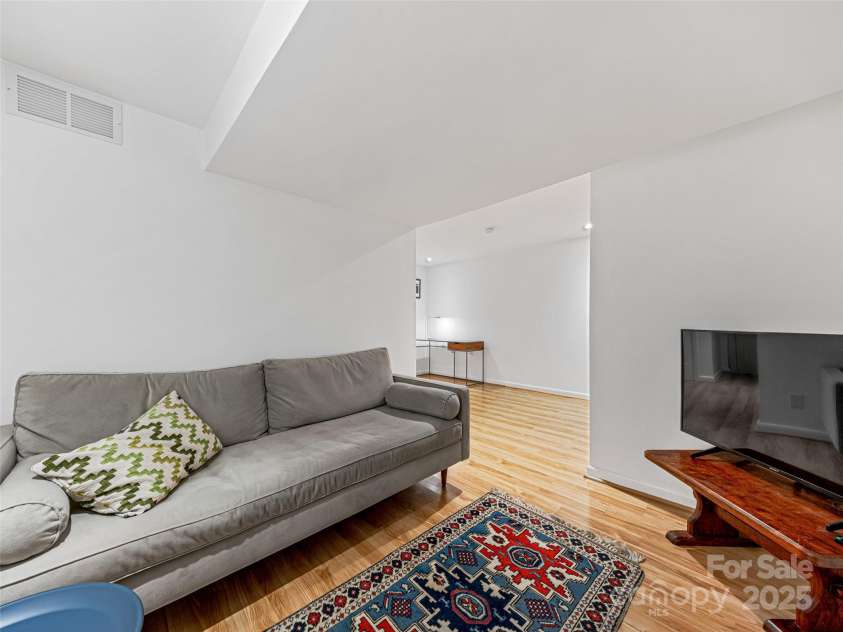 30 Summer Street, Asheville, NC 28804.  MLS# CAR4244619, YatesRealty ID 15976. Smart layout utilizes space