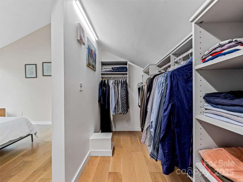 30 Summer Street, Asheville, NC 28804.  MLS# CAR4244619, YatesRealty ID 15976. Spacious Walk In Closet