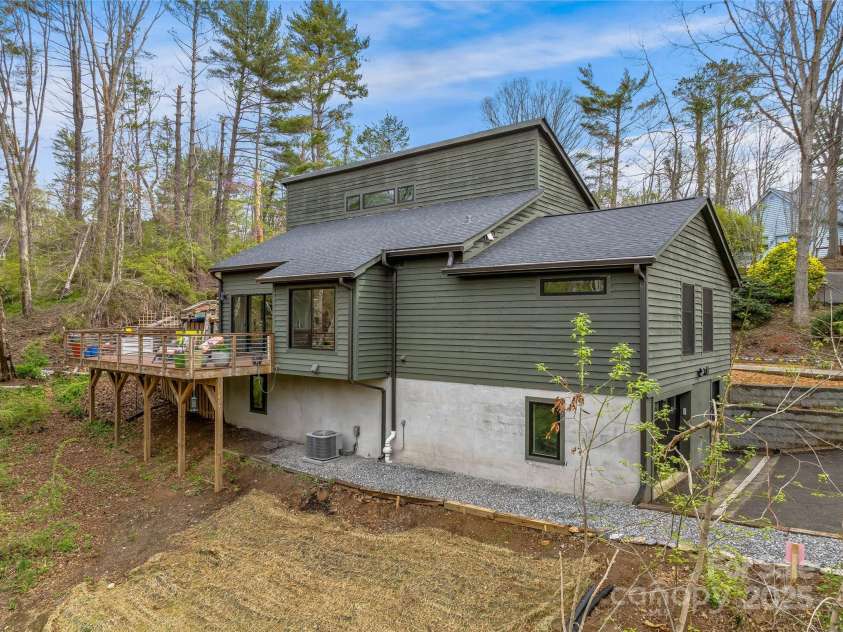 30 Summer Street, Asheville, NC 28804.  MLS# CAR4244619, YatesRealty ID 15976. Spring is Bursting forth!