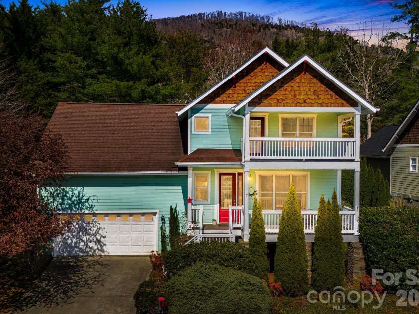 7 Oakhaven Terrace, Asheville, NC 28803.  MLS# CAR4361271, YatesRealty ID 15976. 