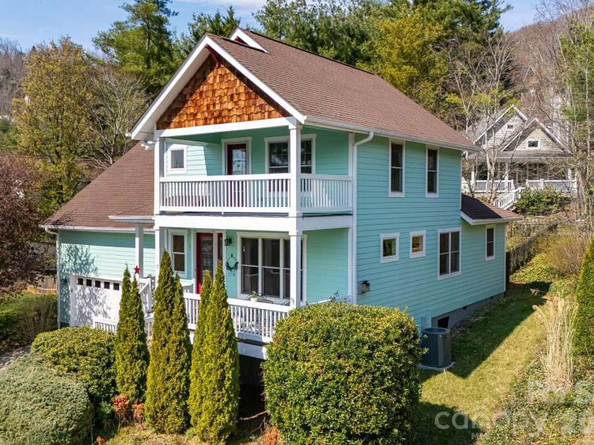 7 Oakhaven Terrace, Asheville, NC 28803.  MLS# CAR4361271, YatesRealty ID 15976. 