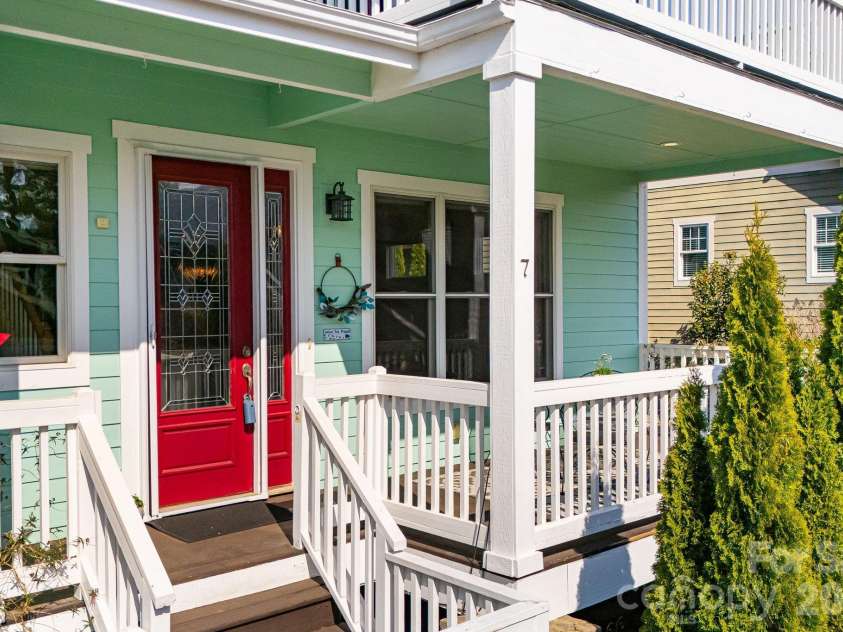 7 Oakhaven Terrace, Asheville, NC 28803.  MLS# CAR4361271, YatesRealty ID 15976. 