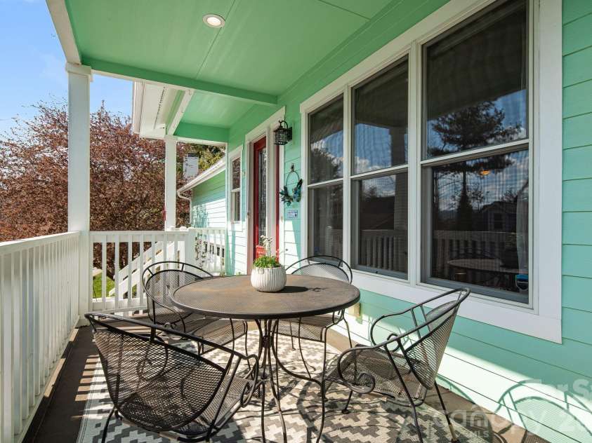 7 Oakhaven Terrace, Asheville, NC 28803.  MLS# CAR4361271, YatesRealty ID 15976. 