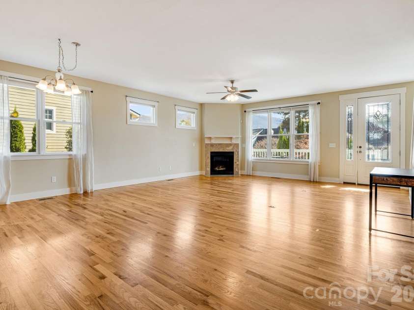 7 Oakhaven Terrace, Asheville, NC 28803.  MLS# CAR4361271, YatesRealty ID 15976. 