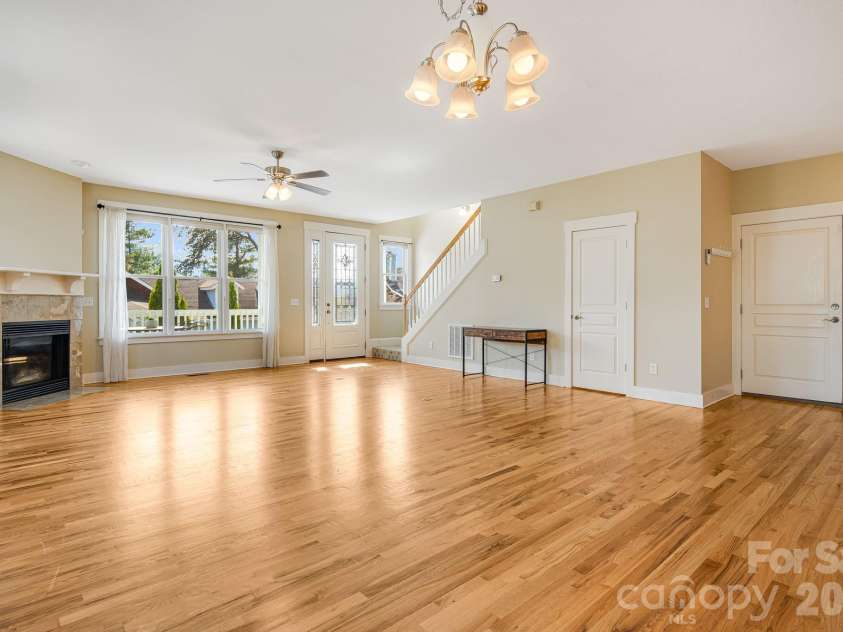 7 Oakhaven Terrace, Asheville, NC 28803.  MLS# CAR4361271, YatesRealty ID 15976. 