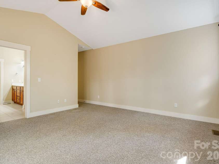 7 Oakhaven Terrace, Asheville, NC 28803.  MLS# CAR4361271, YatesRealty ID 15976. 