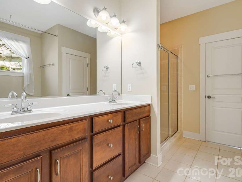 7 Oakhaven Terrace, Asheville, NC 28803.  MLS# CAR4361271, YatesRealty ID 15976. 