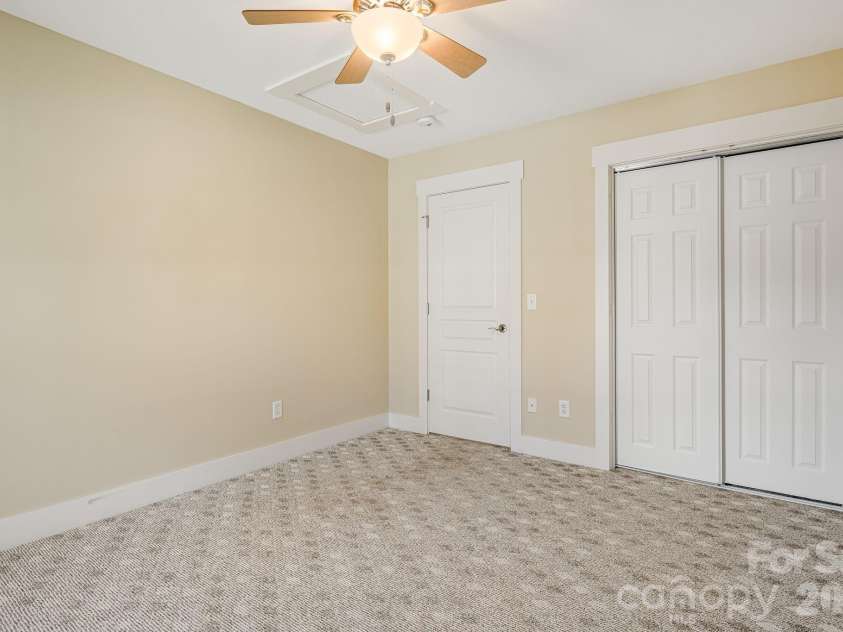 7 Oakhaven Terrace, Asheville, NC 28803.  MLS# CAR4361271, YatesRealty ID 15976. 