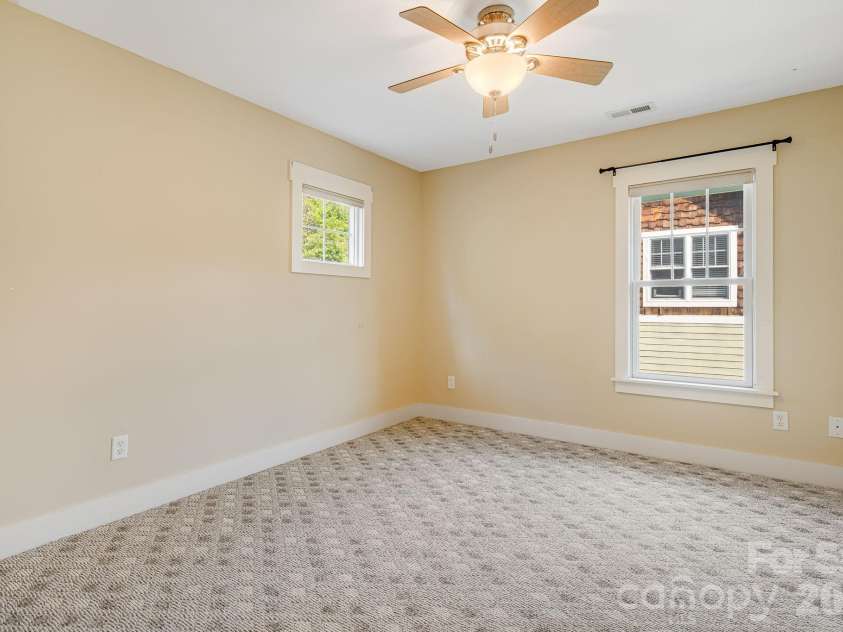 7 Oakhaven Terrace, Asheville, NC 28803.  MLS# CAR4361271, YatesRealty ID 15976. 