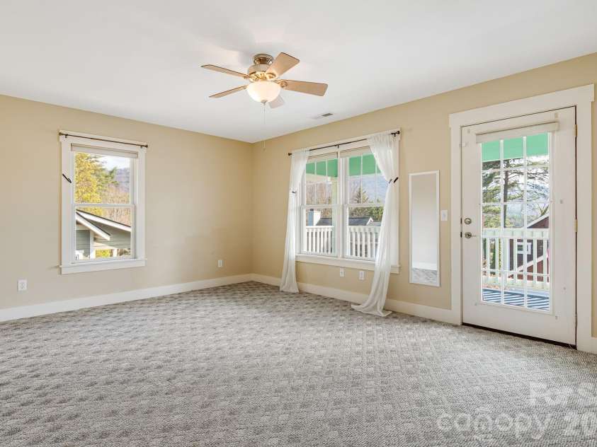 7 Oakhaven Terrace, Asheville, NC 28803.  MLS# CAR4361271, YatesRealty ID 15976. 