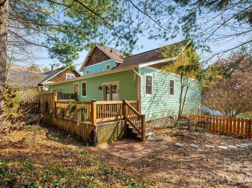 7 Oakhaven Terrace, Asheville, NC 28803.  MLS# CAR4361271, YatesRealty ID 15976. 